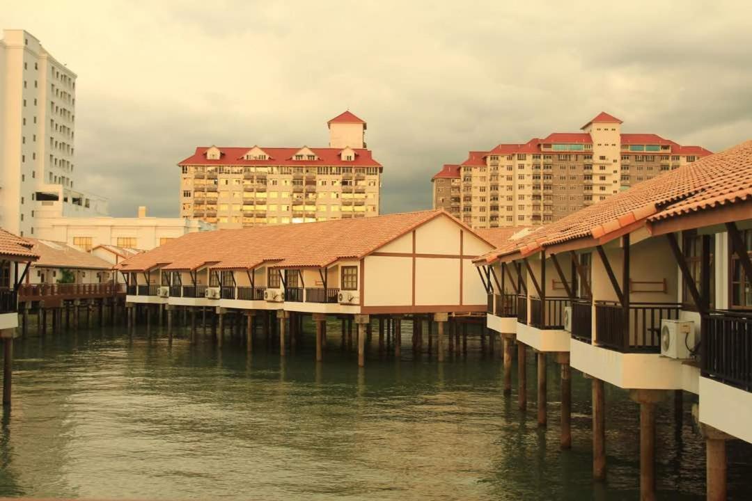 K. E. Private Water Chalet, بورت ديكسون المظهر الخارجي الصورة